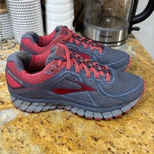 Brooks size 7